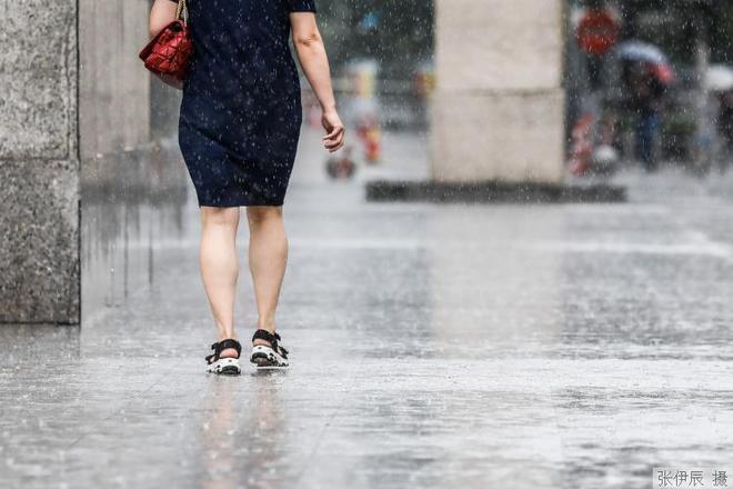 南方高温逐步缩减，申城今天午后有大雨到暴雨